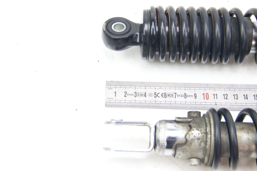 photo de HINTERE STOSSDÄMPFERPAAR SUZUKI SIXTEEN 125 (2008 - 2010) - Zoom auf Gebrauchszustand