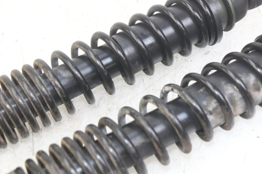 photo de HINTERE STOSSDÄMPFERPAAR PIAGGIO VESPA GRANTURISMO 125 (2003 - 2007) - Technische Nahaufnahme