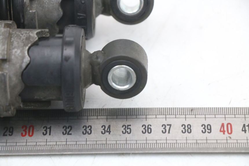 photo de HINTERE STOSSDÄMPFERPAAR YAMAHA YP MAJESTY 125 (2002 - 2006) - Zoom auf Gebrauchszustand