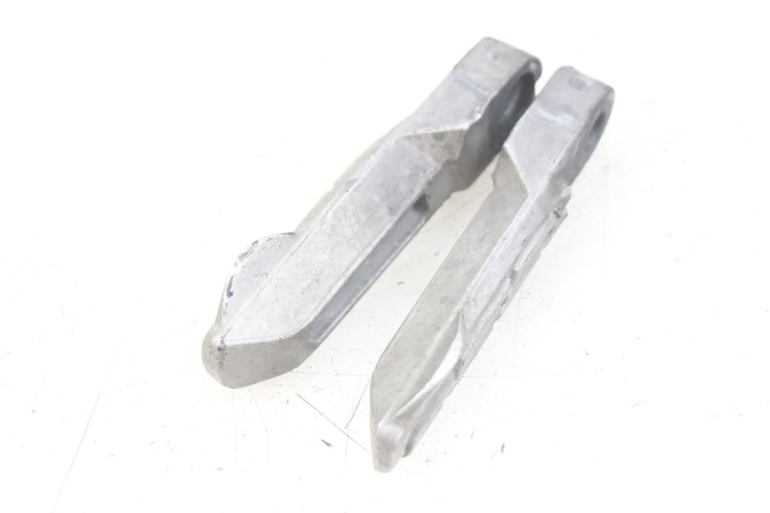 photo de PAAR FUßRASTENHALTER HINTEN KYMCO AGILITY 16+ 4T 50 (2018 - 2023) - Detailansicht des Bauteils