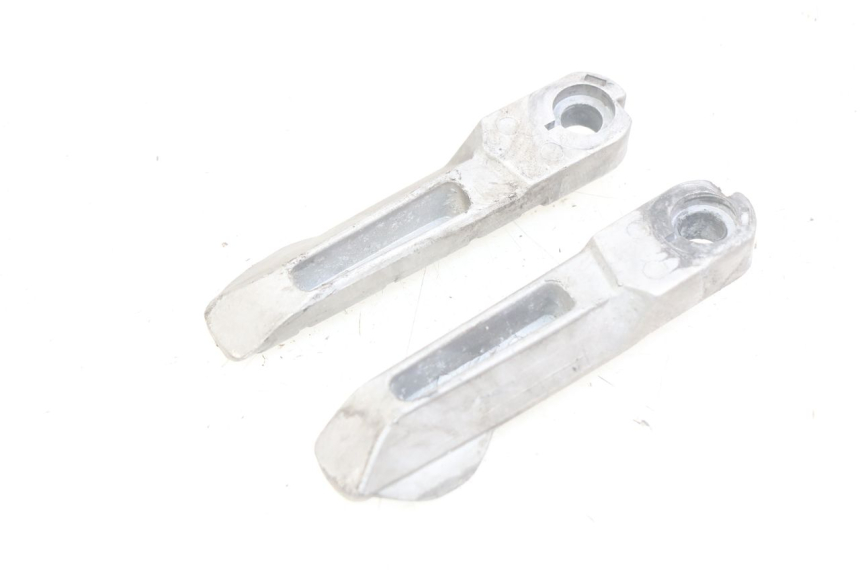 photo de PAAR FUßRASTENHALTER HINTEN KYMCO AGILITY 16+ 4T 50 (2018 - 2023) - Zoom auf Gebrauchszustand