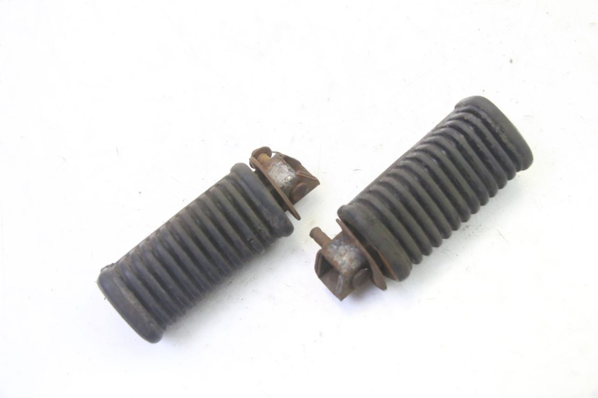 photo de FUSSRASTEN HINTEN HYOSUNG GV AQUILA 125 (2000 - 2009) - Hauptansicht