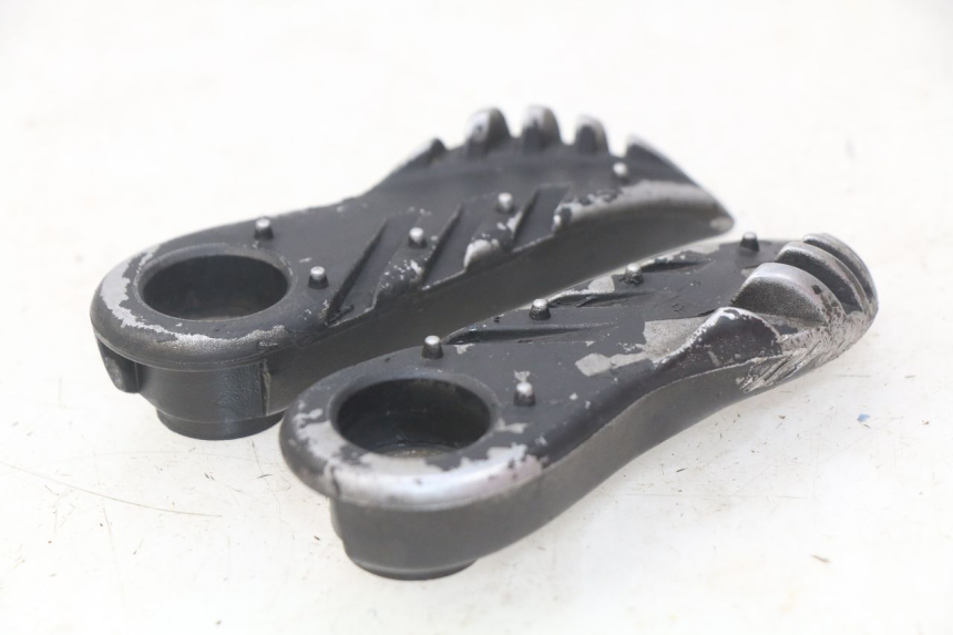 photo de PAAR FUßRASTENHALTER HINTEN MBK BOOSTER SPIRIT NAKED 50 (2004 - 2017) - Technische Nahaufnahme