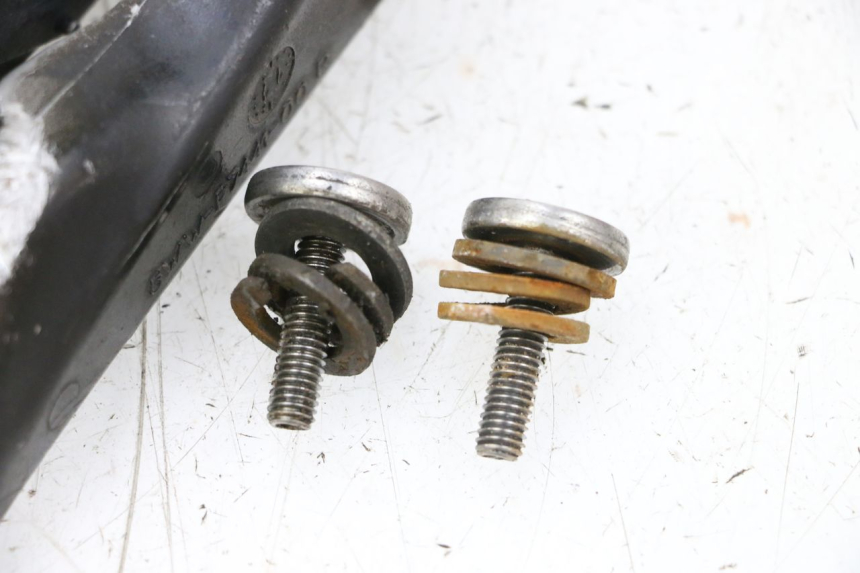 photo de PAAR FUßRASTENHALTER HINTEN MBK BOOSTER SPIRIT NAKED 50 (2004 - 2017) - Detailansicht des Bauteils