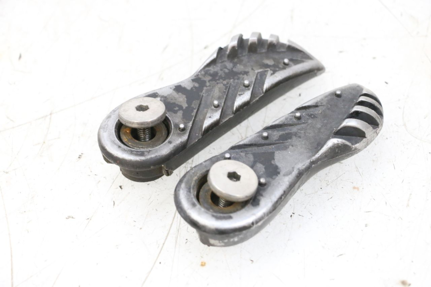 photo de PAAR FUßRASTENHALTER HINTEN MBK BOOSTER SPIRIT NAKED 50 (2004 - 2017) - Oberflächenzustand und Material