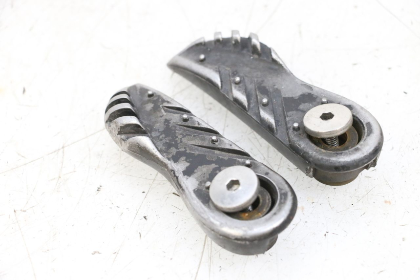 photo de PAAR FUßRASTENHALTER HINTEN MBK BOOSTER SPIRIT NAKED 50 (2004 - 2017) - Geprüftes Gebrauchtteil