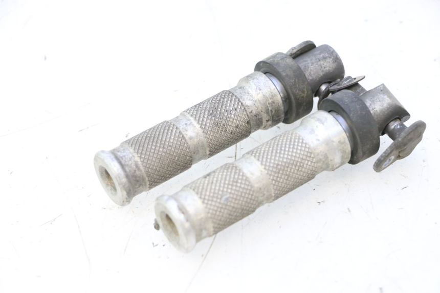 photo de FUSSRASTEN HINTEN HONDA CB F HORNET 600 (2005 - 2006) - Alternative Perspektive