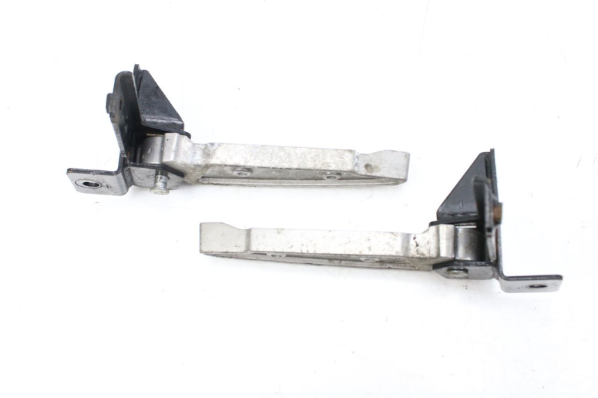 photo de PAAR FUßRASTENHALTER HINTEN PEUGEOT CITYSTAR 125 (2011 - 2017) - Technische Nahaufnahme