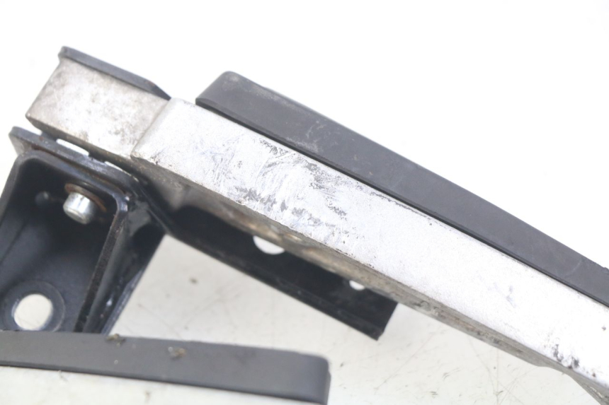 photo de PAAR FUßRASTENHALTER HINTEN PEUGEOT CITYSTAR 125 (2011 - 2017) - Zoom auf Gebrauchszustand