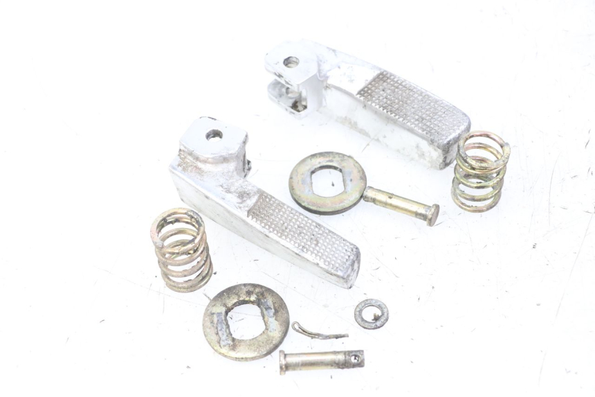 photo de FUSSRASTEN HINTEN DAELIM BESBI 125 (2007 - 2008) - Hauptansicht