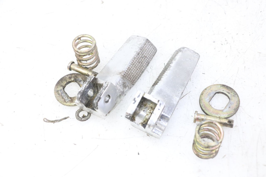 photo de FUSSRASTEN HINTEN DAELIM BESBI 125 (2007 - 2008) - Zoom auf Gebrauchszustand