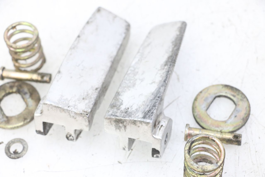 photo de FUSSRASTEN HINTEN DAELIM BESBI 125 (2007 - 2008) - Alternative Perspektive