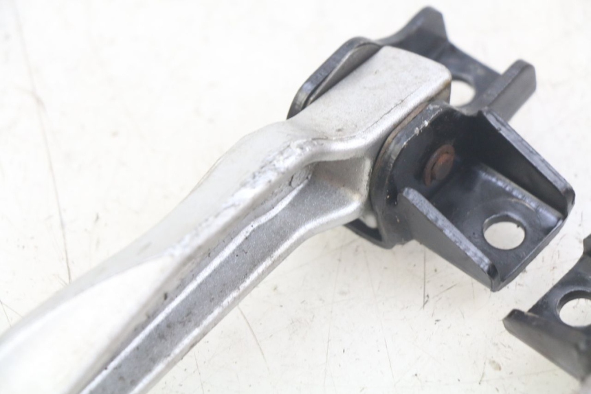 photo de PAAR FUßRASTENHALTER HINTEN SYM FIDDLE 3 III 125 (2014 - 2020) - Zoom auf Gebrauchszustand