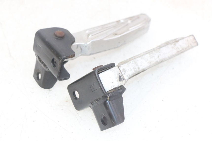 photo de PAAR FUßRASTENHALTER HINTEN SYM FIDDLE 3 III 125 (2014 - 2020) - Technische Nahaufnahme