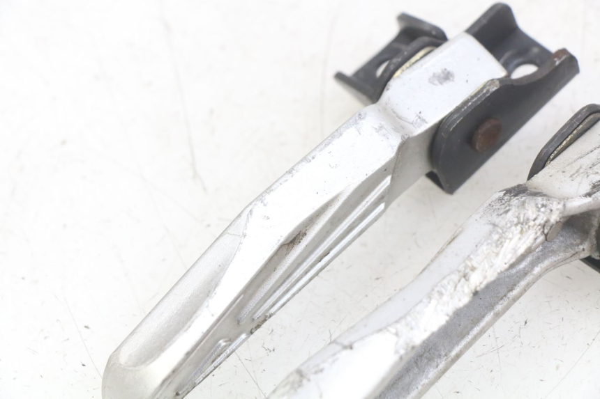 photo de PAAR FUßRASTENHALTER HINTEN SYM FIDDLE 3 III 125 (2014 - 2020) - Gesamtansicht des Produkts