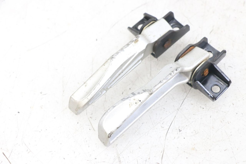 photo de PAAR FUßRASTENHALTER HINTEN SYM FIDDLE 3 III 125 (2014 - 2020) - Technische Nahaufnahme