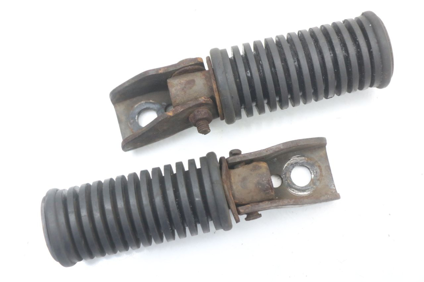 photo de FUSSRASTEN HINTEN SUZUKI GN 125 (1997 - 2000) - Hauptansicht