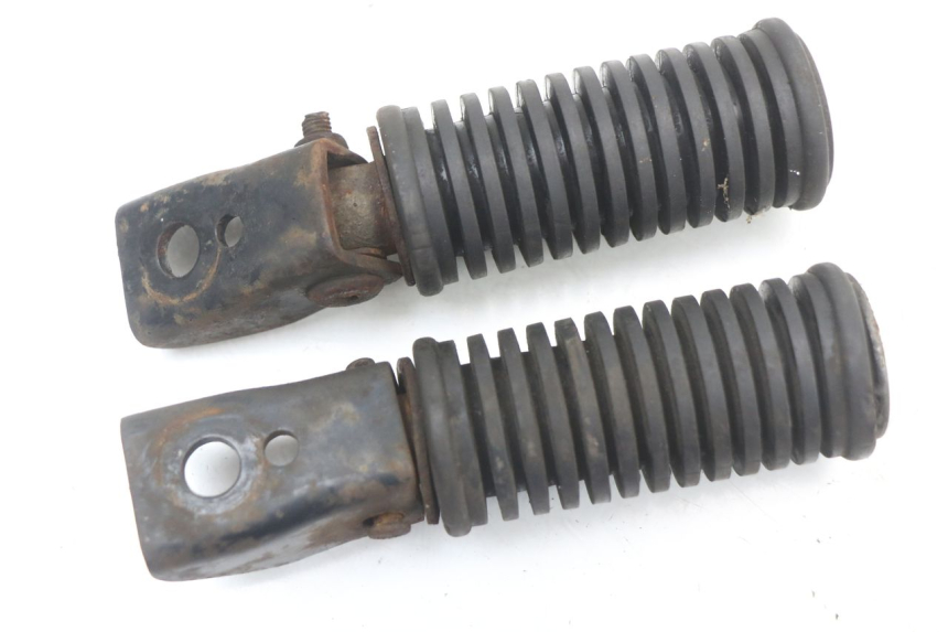 photo de FUSSRASTEN HINTEN SUZUKI GN 125 (1997 - 2000) - Zoom auf Gebrauchszustand