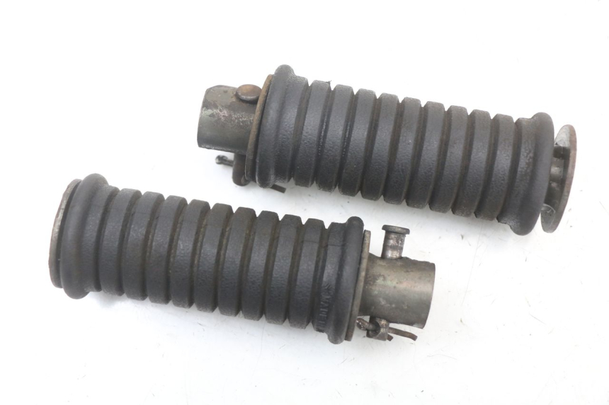 photo de FUSSRASTEN HINTEN SUZUKI GSX E 250 (1982 - 1983) - Hauptansicht