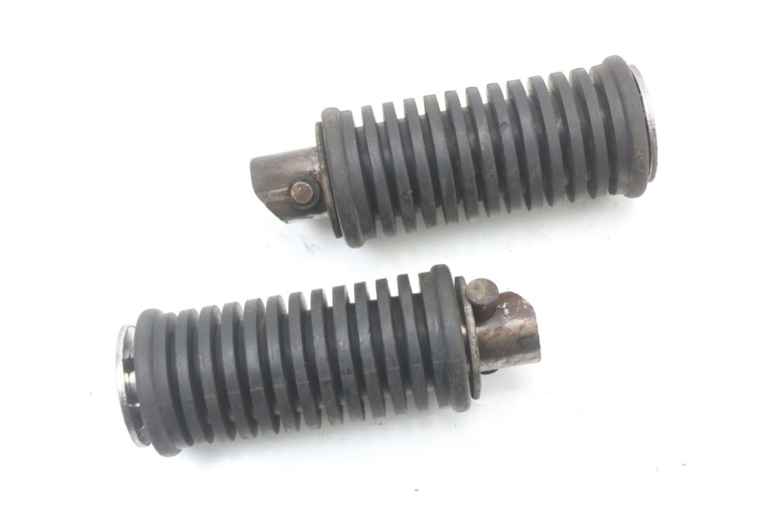 photo de FUSSRASTEN HINTEN SUZUKI GZ MARAUDER 125 (1998 - 2004) - Hauptansicht