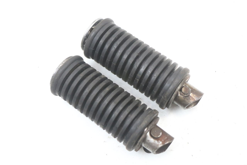 photo de FUSSRASTEN HINTEN SUZUKI GZ MARAUDER 125 (1998 - 2004) - Zoom auf Gebrauchszustand