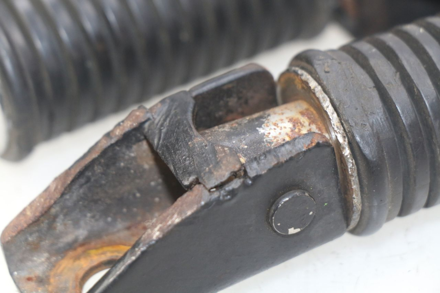 photo de PAAR FUßRASTENHALTER HINTEN KEEWAY HURRICANE 50 (2006 - 2019) - Zoom auf Gebrauchszustand