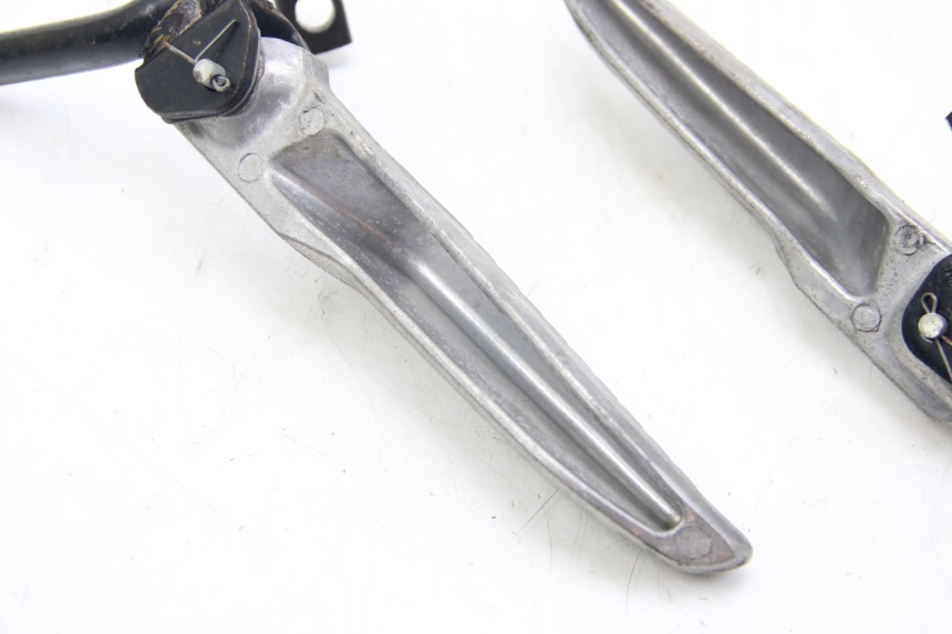 photo de PAAR FUßRASTENHALTER HINTEN REVATTO IMPERATOR 125 (2007 - 2015) - Zoom auf Gebrauchszustand