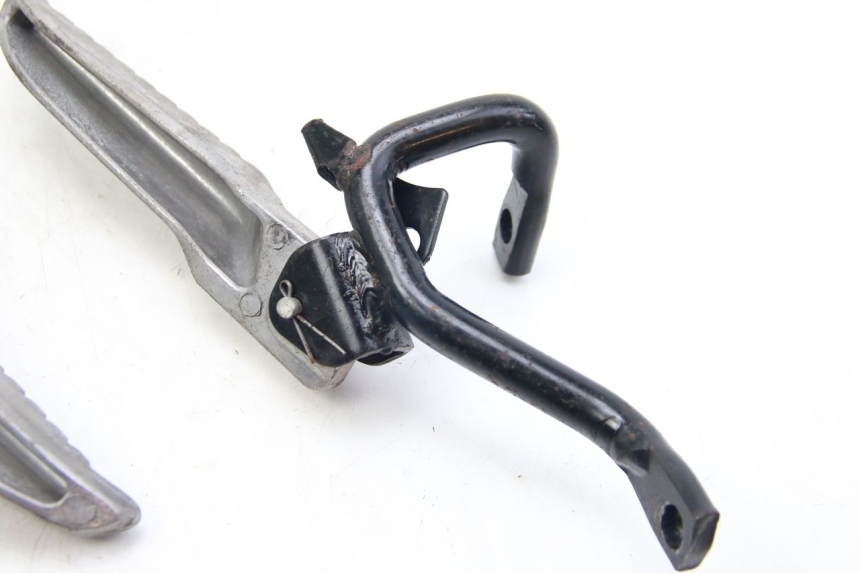 photo de PAAR FUßRASTENHALTER HINTEN REVATTO IMPERATOR 125 (2007 - 2015) - Technische Nahaufnahme