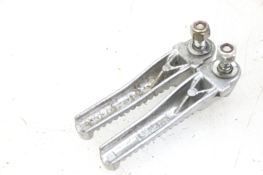 photo de FUSSRASTEN HINTEN PEUGEOT JET FORCE CARBU 50 (2003 - 2016) - Zoom auf Gebrauchszustand