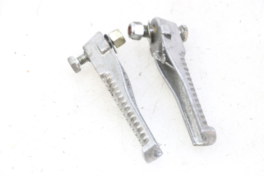 photo de FUSSRASTEN HINTEN PEUGEOT JET FORCE CARBU 50 (2003 - 2016) - Alternative Perspektive