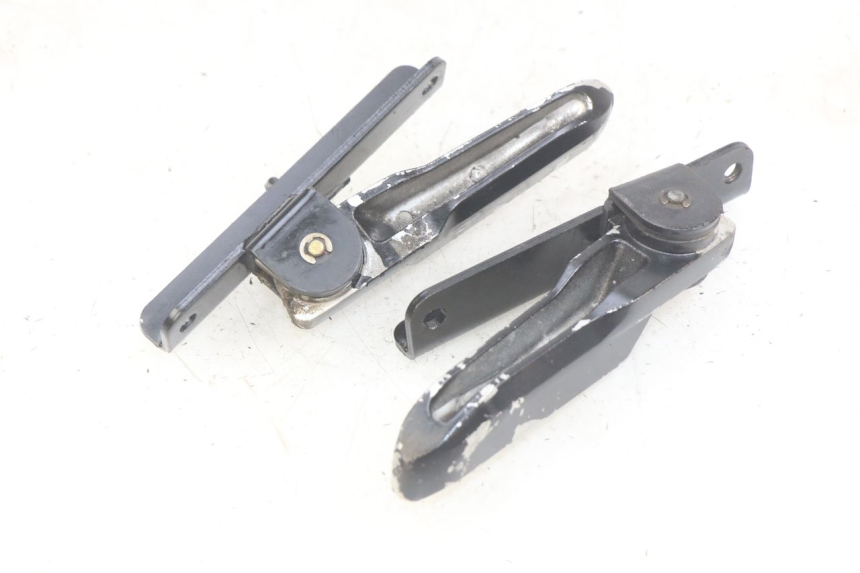 photo de PAAR FUßRASTENHALTER HINTEN SYM JET SPORT XR 50 (2006 - 2015) - Detailansicht des Bauteils