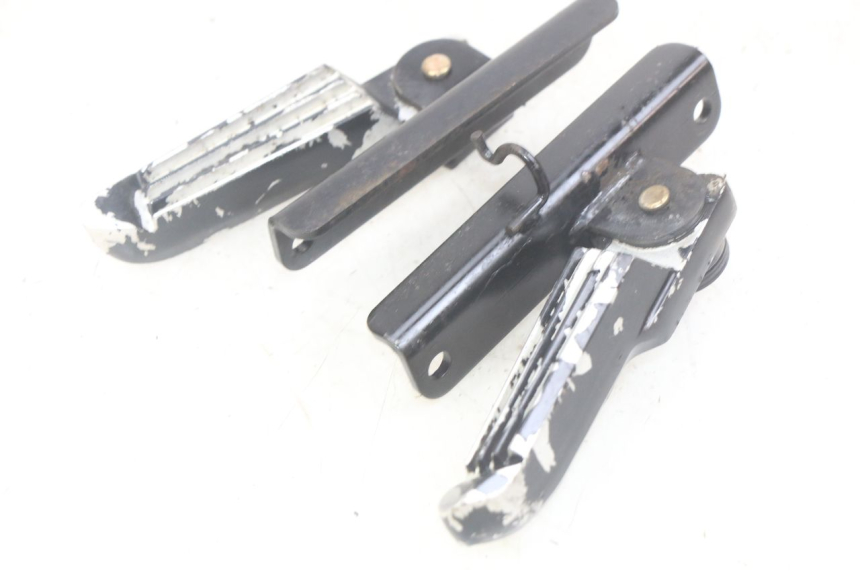 photo de PAAR FUßRASTENHALTER HINTEN SYM JET SPORT XR 50 (2006 - 2015) - Zoom auf Gebrauchszustand