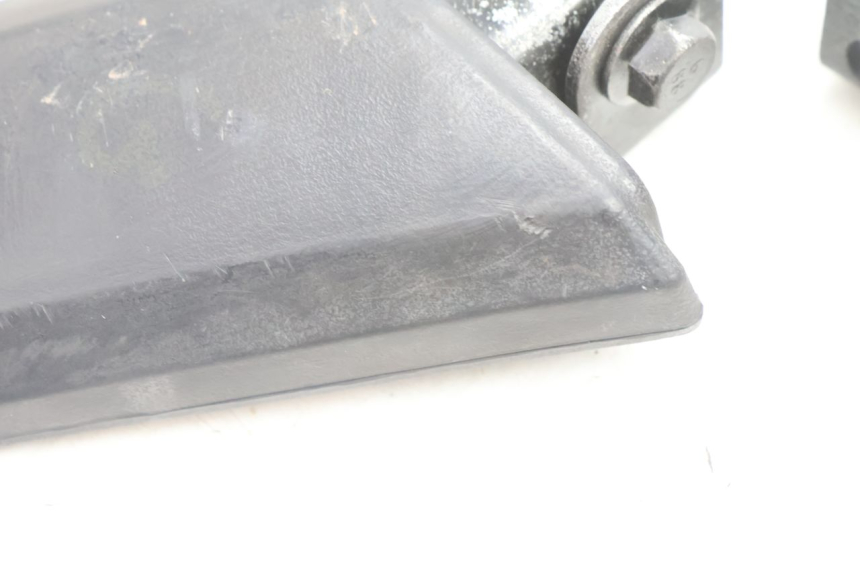 photo de PAAR FUßRASTENHALTER HINTEN PEUGEOT KISBEE 2T 50 (2010 - 2017) - Hochauflösende Nahaufnahme