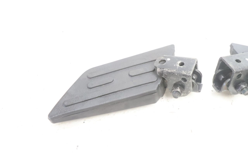 photo de PAAR FUßRASTENHALTER HINTEN PEUGEOT KISBEE 2T 50 (2010 - 2017) - Details der Befestigungspunkte