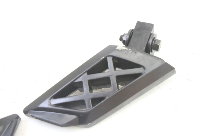 photo de PAAR FUßRASTENHALTER HINTEN PEUGEOT KISBEE 4T 50 (2018 - 2022) - Weitere Ansicht des Artikels