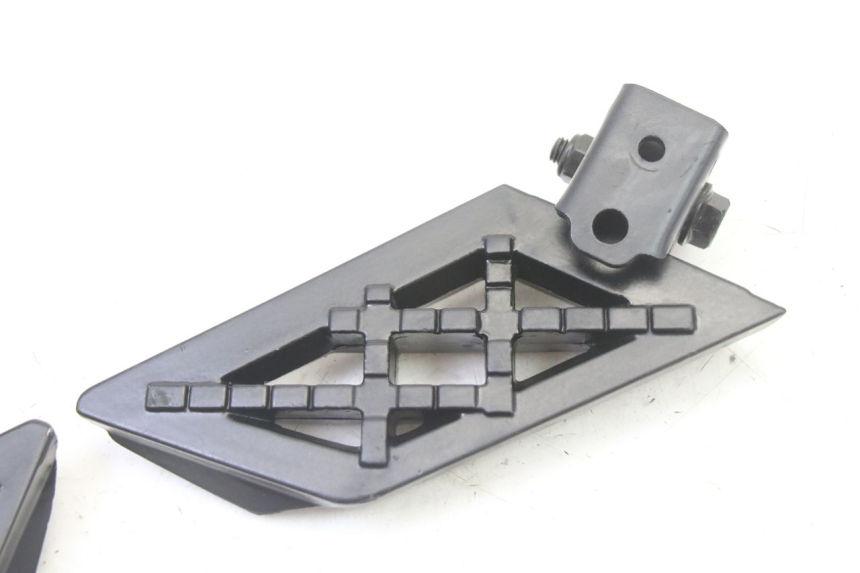 photo de PAAR FUßRASTENHALTER HINTEN PEUGEOT KISBEE 4T 50 (2018 - 2022) - Zoom auf Gebrauchszustand