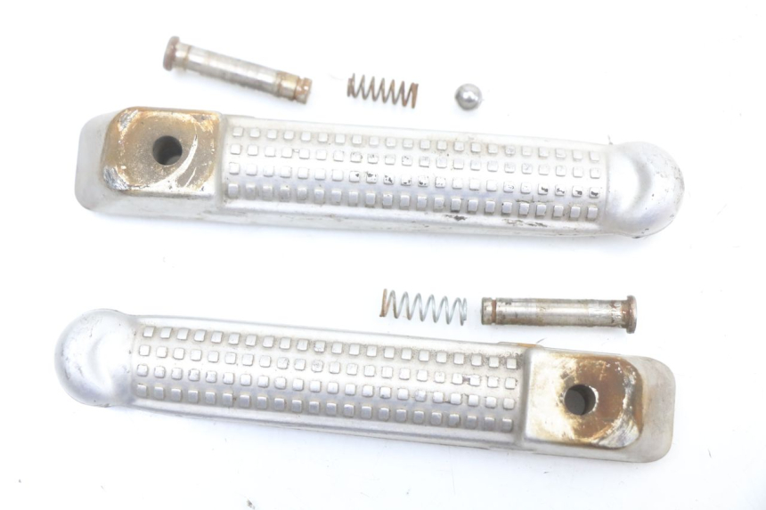 photo de FUSSRASTEN HINTEN RENAULT KOURANOS 125 (2001 - 2004) - Hauptansicht