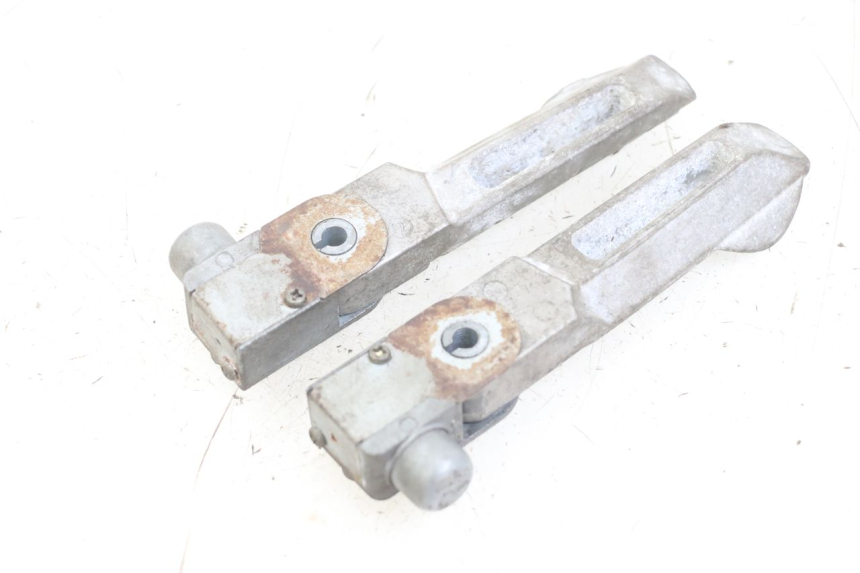 photo de PAAR FUßRASTENHALTER HINTEN KYMCO LIKE 125 (2009 - 2016) - Zoom auf Gebrauchszustand