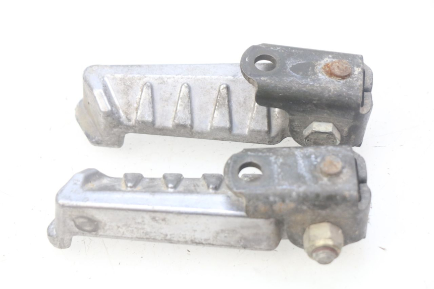 photo de PAAR FUßRASTENHALTER HINTEN PEUGEOT LUDIX 50 (2005 - 2007) - Alternative Perspektive