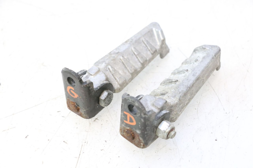 photo de FUSSRASTEN HINTEN PEUGEOT LUDIX ONE 50 (2004 - 2013) - Alternative Perspektive