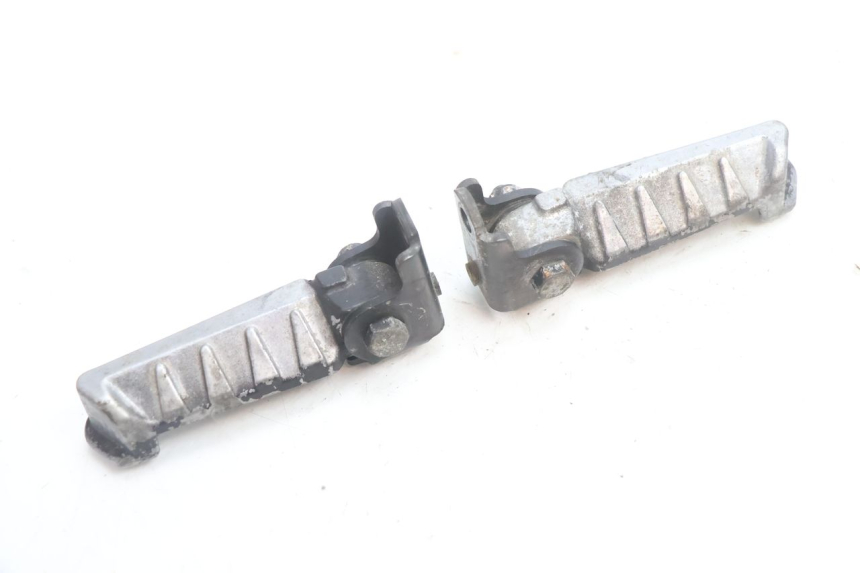 photo de FUSSRASTEN HINTEN PEUGEOT LUDIX ONE 50 (2004 - 2013) - Zoom auf Gebrauchszustand
