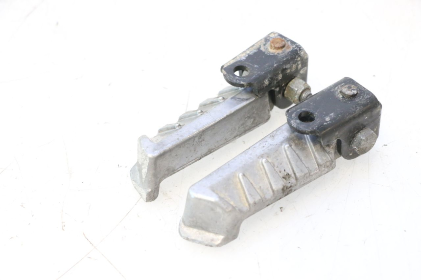 photo de FUSSRASTEN HINTEN PEUGEOT LUDIX ONE 50 (2004 - 2006) - Zoom auf Gebrauchszustand
