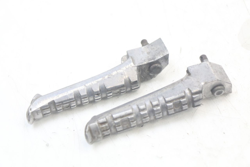 photo de FUSSRASTEN HINTEN MBK MACH G AC 50 (2002 - 2014) - Zoom auf Gebrauchszustand