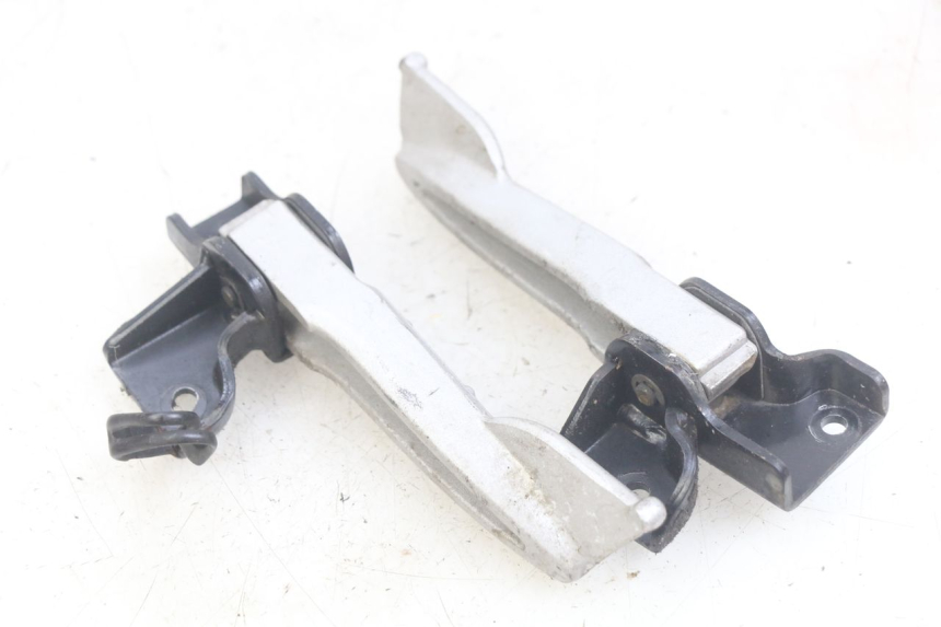 photo de PAAR FUßRASTENHALTER HINTEN SYM MIO 50 (2011 - 2017) - Detailansicht des Bauteils