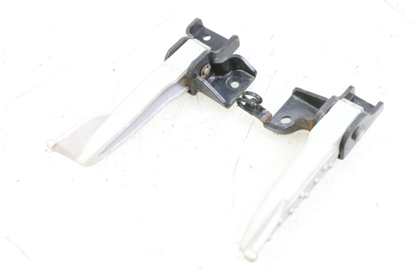 photo de PAAR FUßRASTENHALTER HINTEN SYM MIO 50 (2011 - 2017) - Zoom auf Gebrauchszustand