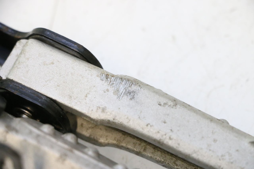 photo de FUSSRASTEN HINTEN SYM MIO 50 (2005 - 2010) - Zoom auf Gebrauchszustand
