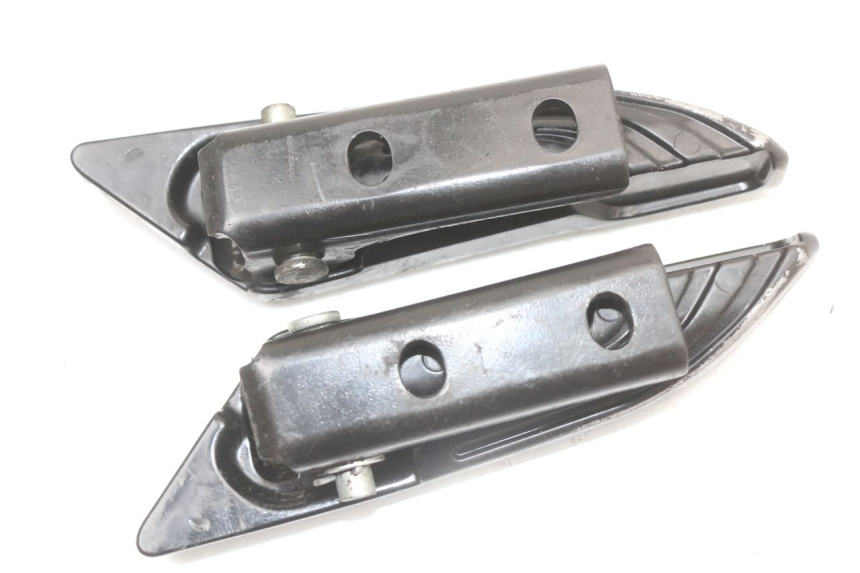 photo de PAAR FUßRASTENHALTER HINTEN PIAGGIO NEW TYPHOON 50 (2018 - 2021) - Technische Nahaufnahme