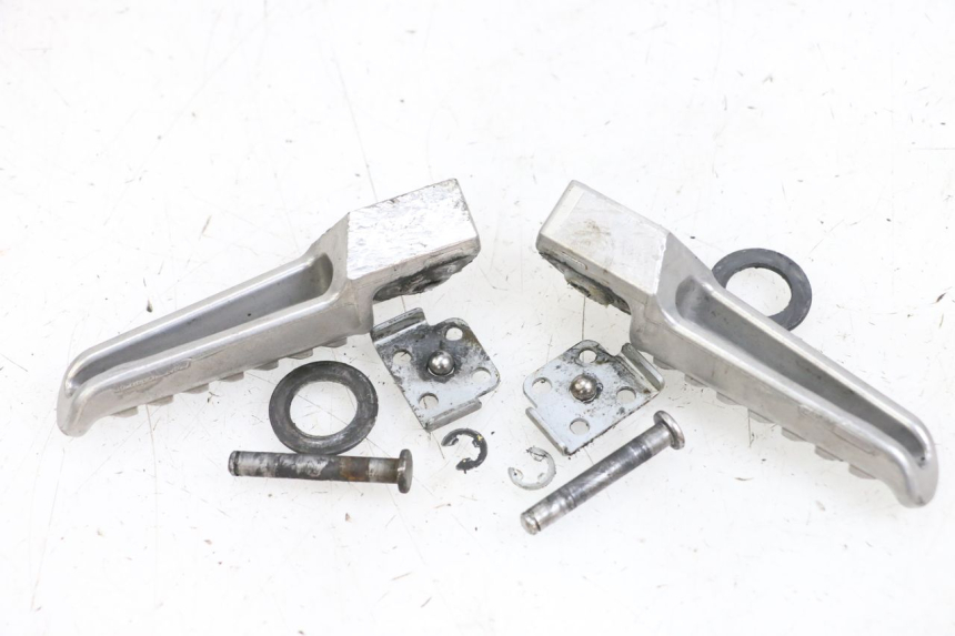 photo de FUSSRASTEN HINTEN KAWASAKI NINJA 400 (2018 - 2023) - Zoom auf Gebrauchszustand