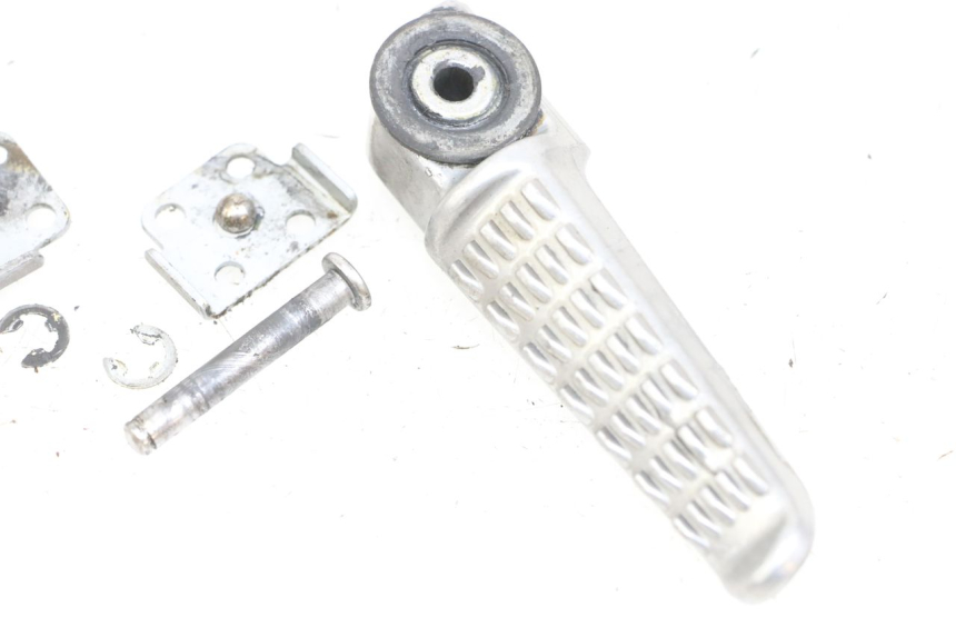 photo de FUSSRASTEN HINTEN KAWASAKI NINJA 400 (2018 - 2023) - Details der Befestigungspunkte