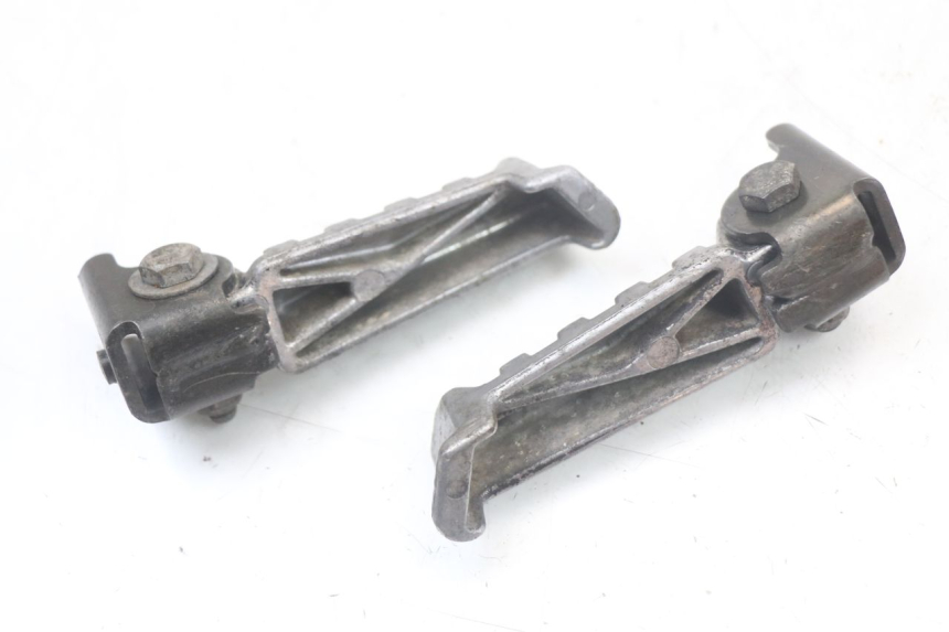 photo de PAAR FUßRASTENHALTER HINTEN PEUGEOT LUDIX 50 (2005 - 2007) - Technische Nahaufnahme